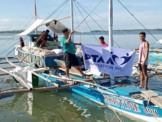 Masbate — relief goods carried out by boat