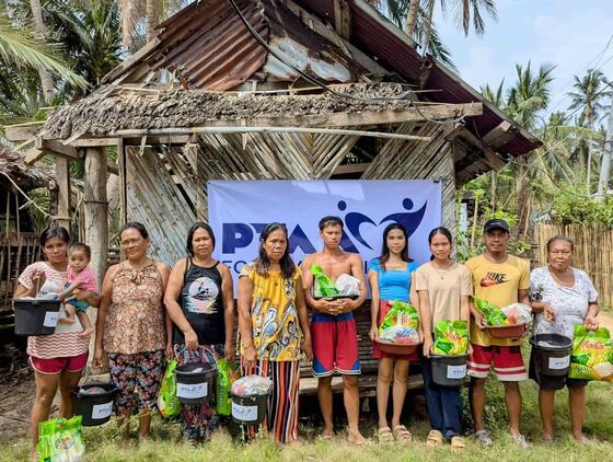 Masbate — families receiving relief goods